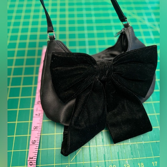 Cute little black evening bag with velvet bow - Picture 3 of 5
